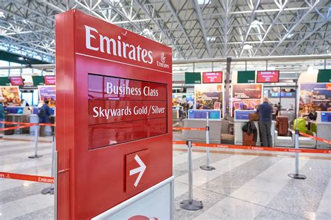emirates hand luggage
